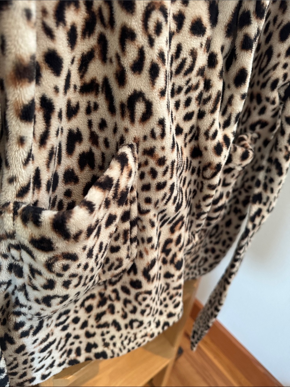 Victoria’s Secret M/L Leopard Print Plush Wrap Robe Cozy Winter Fleece - Picture 6 of 10